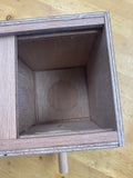 Breeding box for finches