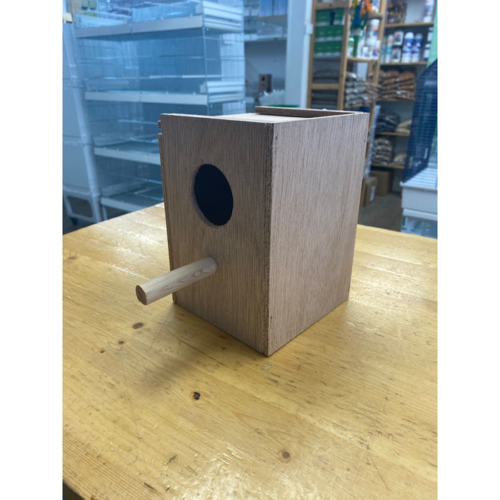 Breeding box for finches