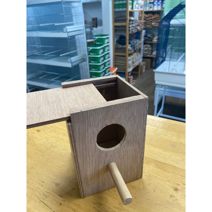 Breeding box for finches